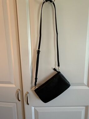 Crossbody black purse multi compartment new no tag